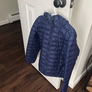 Boys small (size 7/8) north face thermoball jacket.